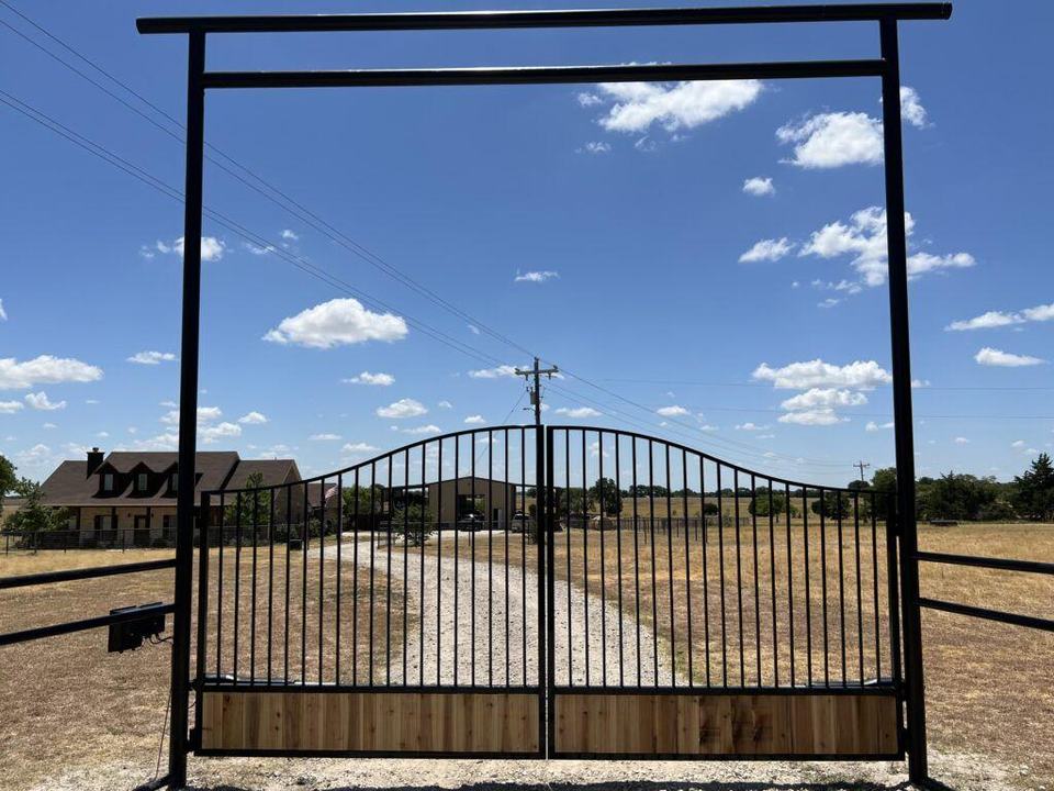 Dual swing iron driveway gates in Waxahachie, TX