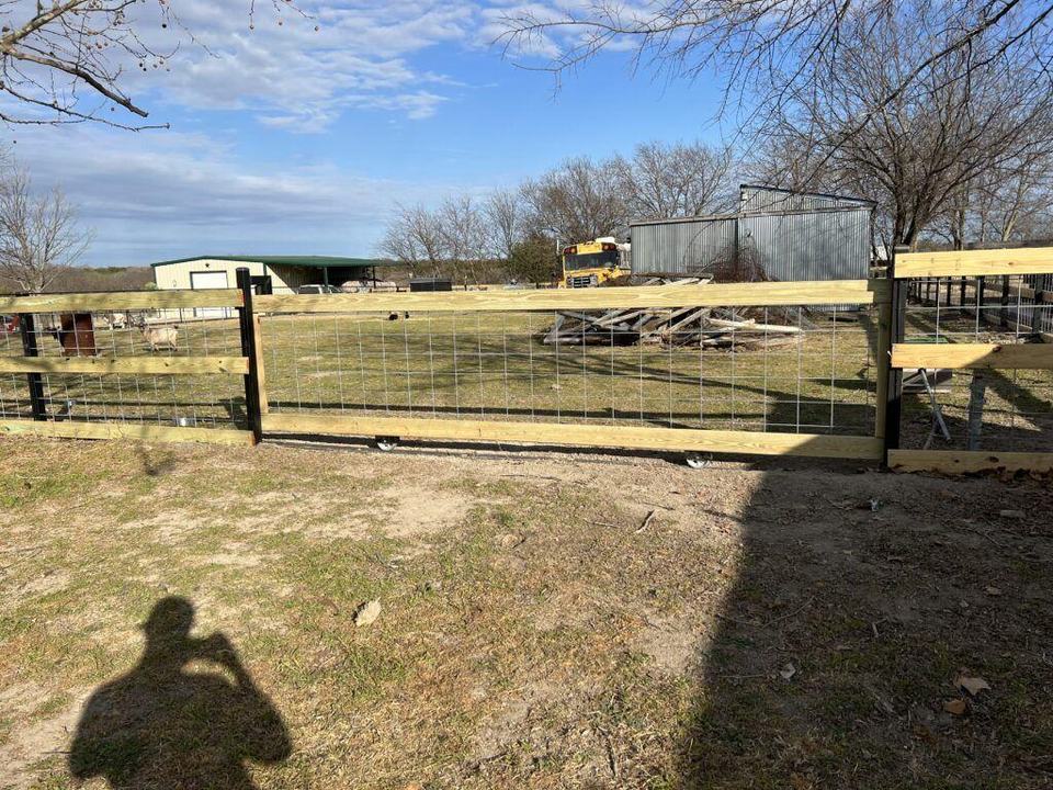 Farm fence slide gate in Ovilla, TX