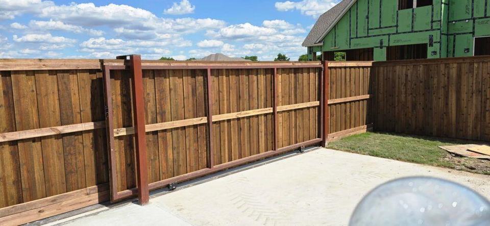 Sixteen foot slide gate in Waxahachie, TX